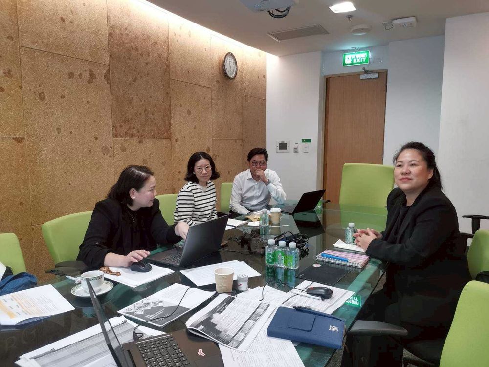 ศูนย์ KIND by CAMT มช. นำเสนอ “ผลการศึกษา การสื่อสารถ่ายทอดความรู้ กระบวนการจัดการความรู้ การจัดทำแผน และข้อเสนอแนะ” ณ ธนาคารเพื่อการเกษตรและสหกรณ์การเกษตร (ธ.ก.ส) สำนักงานใหญ่